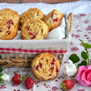 Tortine ai petali di Rose e fragole – La Rosa della Vendetta/Gülcemal